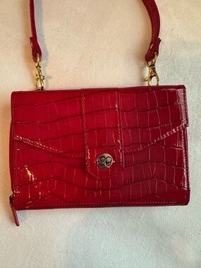 Like New Samantha Brown Red Croc-Embossed Patent Wristlet/Wallet/Purse
